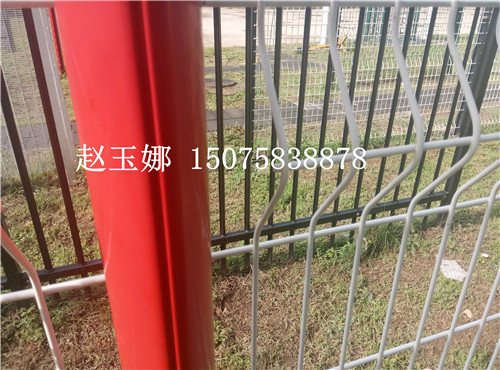 桃型柱護(hù)欄網(wǎng)，熔堅固美觀于一身的護(hù)欄網(wǎng)產(chǎn)品