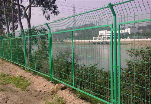 河道兩側(cè)隔離網(wǎng)