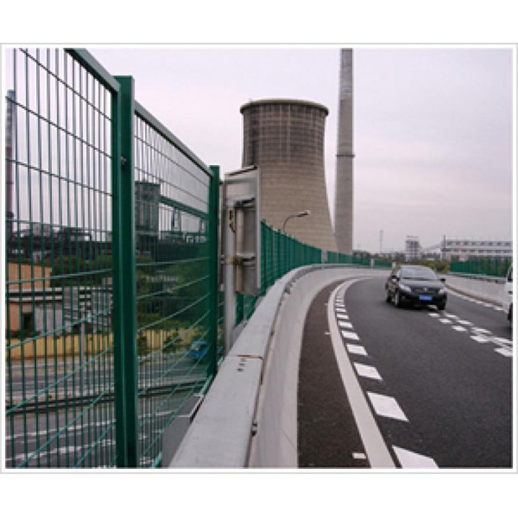 公路護欄網(wǎng)用處及運用規(guī)模