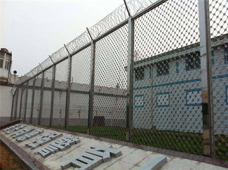 看守所、拘留所安裝防攀爬金屬隔離網(wǎng)時的注意事項